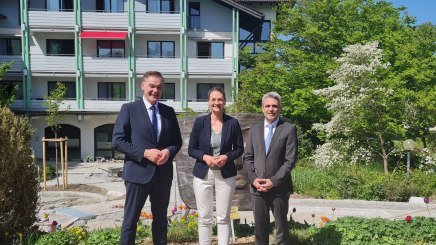 BHV-Vorsitzender Landrat Peter Berek, Gesundheitsministerin Judith Gerlach, MdL und BHV-Geschäftsführer Frank Oette.