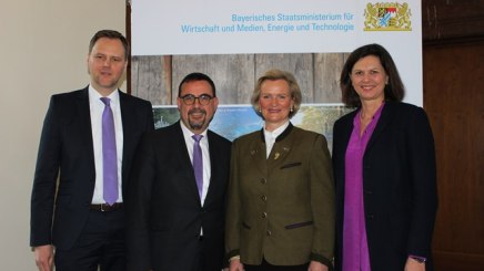 Teilnehmer an der Jahrespressekonferenz Tourismus: Jens Huwald, Klaus Holetschek, Angela Inselkammer und Staatsministerin Ilse Aigner, © Rosi Raab Teilnehmer an der Jahrespressekonferenz Tourismus: Jens Huwald, Klaus Holetschek, Angela Inselkammer und Staatsministerin Ilse Aigner, © Rosi Raab