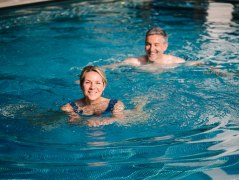 Der Gesundheits- und Pr&auml;ventionstourismus bleibt ein zentraler Wachstumstreiber des Bayerntourismus. Rund 23,3 Millionen &Uuml;bernachtungen - beinahe jede vierte N&auml;chtigung in Bayern - und 5,6 Millionen G&auml;steank&uuml;nfte entfielen 2025 auf Bayerns Heilb&auml;der und Kurorte., &copy; Bayerischer Heilb&auml;der-Verband e.V.; Foto: Leonie Lorenz