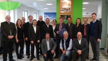 Der Vorstand des Bayerischen Heilbäder-Verbandes in der neuen Tourist-Info Bodenmais, © Bodenmais Tourismus & Marketing GmbH Der Vorstand des Bayerischen Heilbäder-Verbandes in der neuen Tourist-Info Bodenmais, © Bodenmais Tourismus & Marketing GmbH