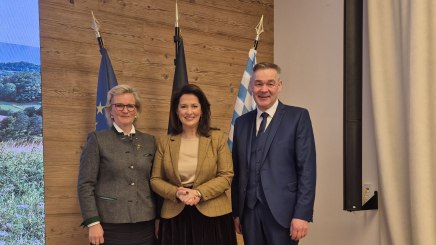Foto von links:DEHOGA-Präsidentin Angela Inselkammer, Staatsministerin Michaela Kaniber, BHV-Vorsitzender Peter Berek. (Foto BHV), © Bayerischer Heilbäder-Verband e.V.
