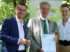 Freude über das erreichte Ziel bei Kurdirektor Thomas Jahn, Bürgermeister Felix Schwaller und BHV-Projektleiterin Anja Bode, © AIB-KUR GmbH &amp; Co.KG