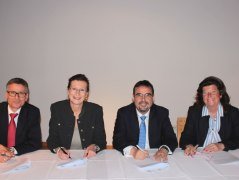 Ein Memorandum f&uuml;r die Pflegekr&auml;fte wird unterzeichnet. Von links: Joachim G&ouml;rtz (bpa), Kurdirektorin Gabriella Squarra (Kur GmbH Bad Reichenhall-Bayerisch Gmain), Vorsitzender Klaus Holetschek, Prof. Angela Schuh (LMU M&uuml;nchen), &copy; Bayerischer Heilb&auml;der-Verband e.V.