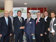Vorsitzender Klaus Holetschek (Mitte) mit Prof. Rolf Rosenbrock, Gesch&auml;ftsf&uuml;hrer Rudolf Weinberger, Staatssekret&auml;r Franz Josef Pschierer, B&uuml;rgermeister Frank Dreyer, Stephan Gesell und Thomas Miller, &copy; Bayerischer Heilb&auml;der-Verband e.V.