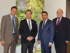 von links: Dr. Bernhard Harrer (dwif), B&uuml;rgermeister Laurent O. Mies, Vorsitzender Klaus Holetschek und Gesch&auml;ftsf&uuml;hrer Rudolf Weinberger, &copy; Tourismus Obersdorf