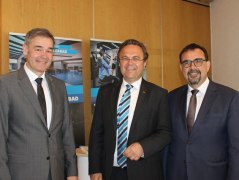 Gastgeber Herr Peter Berek, Herr Dr. Hans-Peter Friedrich Vizepr&auml;sident des Deutschen Bundestages und Herr Klaus Holetschek Vorsitzender des Bayerischen Heilb&auml;der-Verbandes e.V.