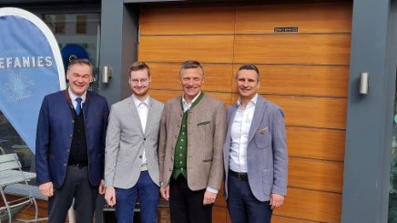 Foto von links: Bei der Sitzung in Bad Aibling – der BHV-Vorsitzende Peter Berek, der Leiter Kur und Tourismus in Bad Feilnbach Raphael Wagner, Bürgermeister Anton Wallner und BHV-Geschäftsführer und Bad Aiblinger Kurdirektor Thomas Jahn.