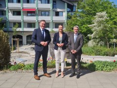 BHV-Vorsitzender Landrat Peter Berek, Gesundheitsministerin Judith Gerlach, MdL und BHV-Geschäftsführer Frank Oette.