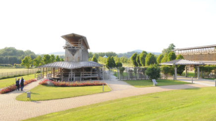 Das allergikerfreundliche Bad Staffelstein punktet mit Gradierwerken im Kurpark., © Kur &amp; Tourismus Service Bad Staffelstein