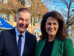 BHV-Vorsitzender Peter Berek und Tourismusministerin Michaela Kaniber auf dem Heilb&auml;dertag im November 2023., &copy; Bayerischer Heilb&auml;der-Verband e.V.