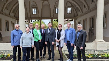 Der neu gew&auml;hlte Vorstand &ndash; von links nach rechts: Die Beisitzer Sepp Barth (Bad K&ouml;tzting) und Dr. Christoph Lung (Bad Reichenhall), Schatzmeister Thomas Beck (Bad Bocklet), die Beisitzer Cathrin Herd (Bad W&ouml;rishofen) und Max Hillmeier (Bad Hindelang), der BHV-Vorsitzende Peter Berek, Beisitzerin Brita Hohenreiter (Bad T&ouml;lz), stv. BHV-Vorsitzender Tobias Kurz und BHV-Gesch&auml;ftsf&uuml;hrer Frank Oette.