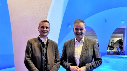BHV-Geschäftsführer Thomas Jahn und Vorsitzender Peter Berek in der Therme Bad Aibling BHV-Geschäftsführer Thomas Jahn und Vorsitzender Peter Berek in der Therme Bad Aibling