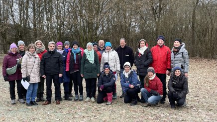 Die Teilnehmergruppe am Seminar „Stressbewältigung im Wald“ in Bad Kötzting mit BHV-Geschäftsführer Frank Oette (5. Von links), © Bayerischer Heilbäder-Verband e.V.
