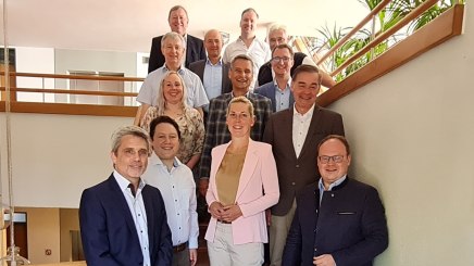 Bürgermeister Andreas Friedrich (rechts vorne) mit dem BHV-Vorstand, hinter ihm der Vorsitzende Peter Berek, links vorne Geschäftsführer Frank Oette., © Bayerischer Heilbäder-Verband Bürgermeister Andreas Friedrich (rechts vorne) mit dem BHV-Vorstand, hinter ihm der Vorsitzende Peter Berek, links vorne Geschäftsführer Frank Oette., © Bayerischer Heilbäder-Verband