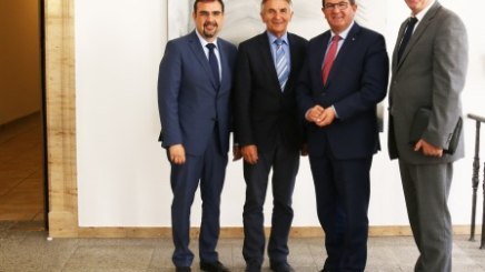 von links: Klaus Holetschek (Vorsitzender BHV), MdL Walter Taubeneder, Staatssekretär Franz Josef Pschierer und Alois Brundobler (stv. Vorsitzender BHV), © Bayerisches Staatsministerium für Wirtschaft und Medien, Energie und Technologie von links: Klaus Holetschek (Vorsitzender BHV), MdL Walter Taubeneder, Staatssekretär Franz Josef Pschierer und Alois Brundobler (stv. Vorsitzender BHV), © Bayerisches Staatsministerium für Wirtschaft und Medien, Energie und Technologie